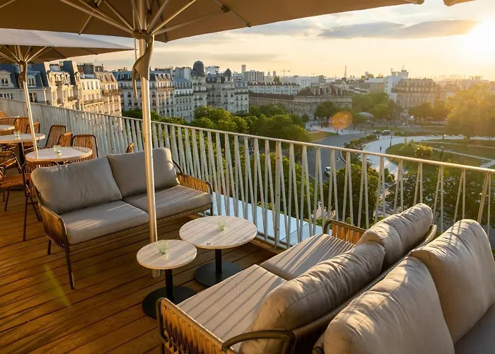 People - NationHotel Pas Cher Paris